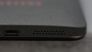 Огляд Wileyfox Swift: USB-порт злегка вставлений, тобто не кожен USB-кабель підходить до нього
