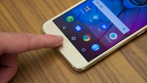 Motorola Moto G5S parmak izi okuyucu
