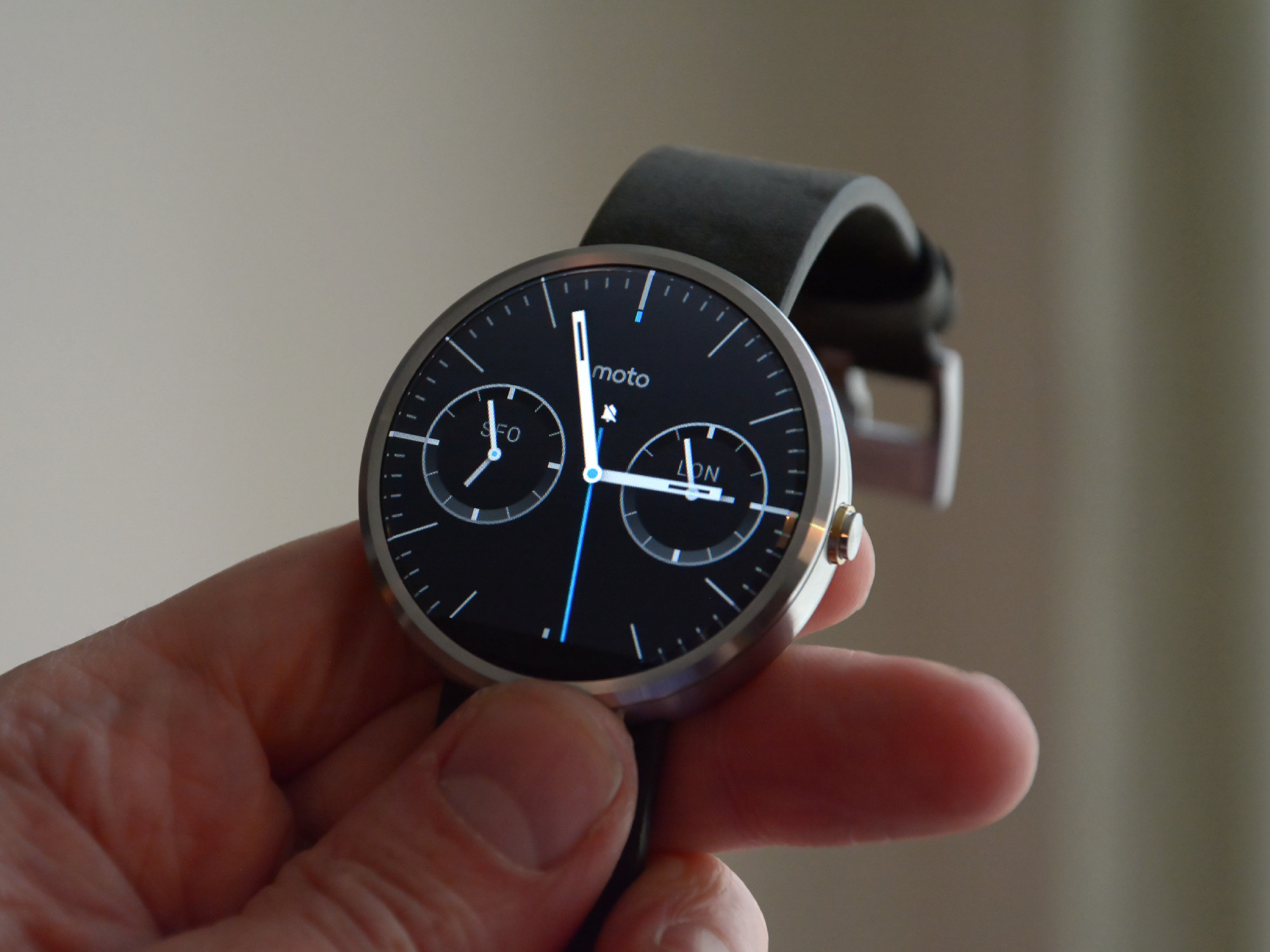 Test de la Motorola Moto 360 : la montre connectée de 1ère génération est désormais moins chère que jamais