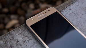 Samsung Galaxy J5 ön üst yarı