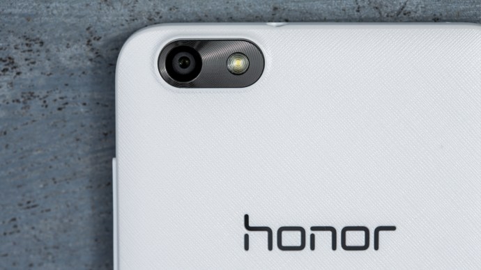 Honor 4x 리뷰 : 예쁘지는 않지만 Honor 4x는 실용적이고 매우 저렴합니다.