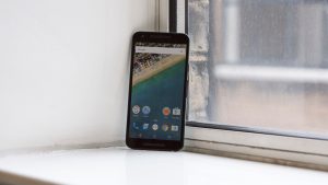 Google Nexus 5: целиком спереди