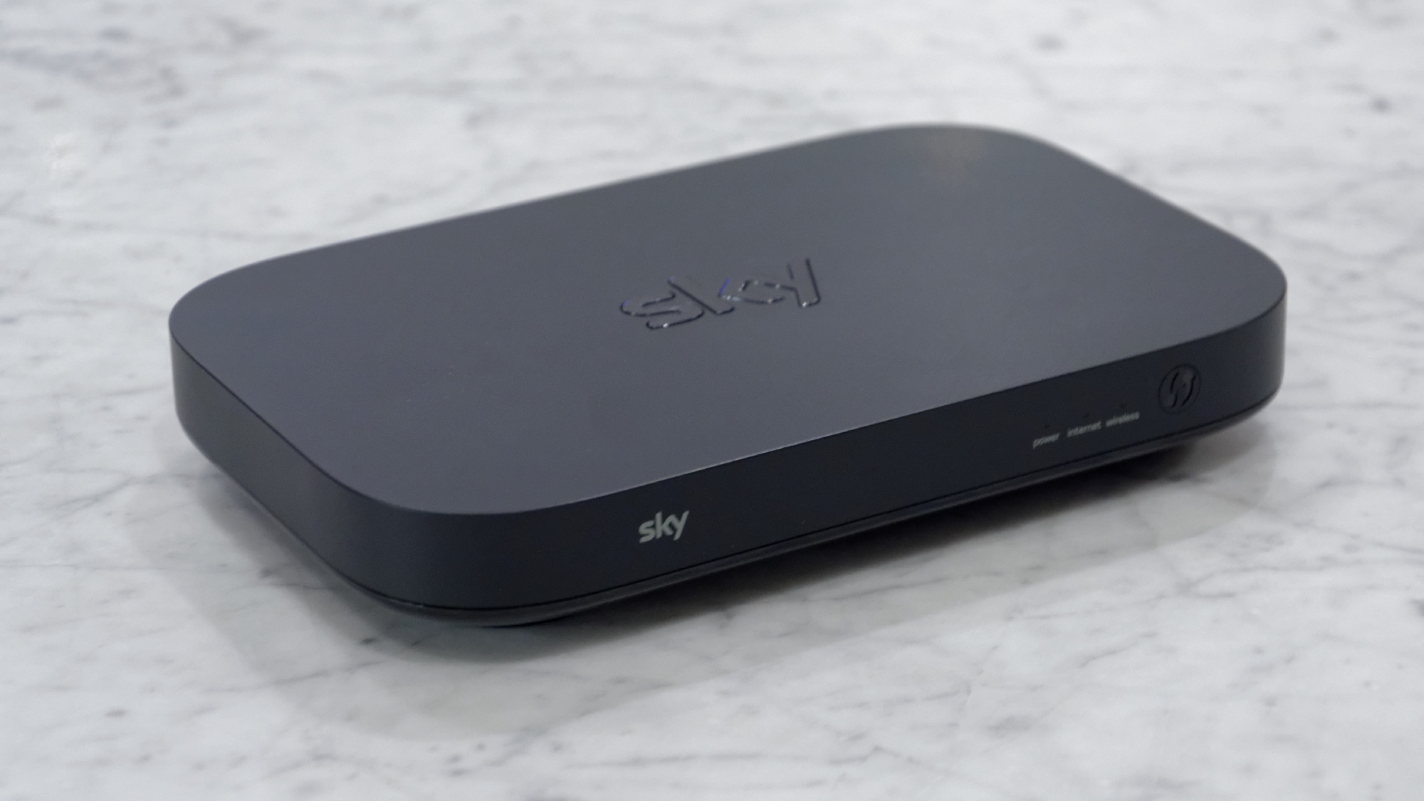 Revue Sky Q Hub : Enfin, Sky fabrique un routeur qui ne craint pas