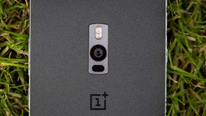 OnePlus 2 리뷰: 후면 카메라는 13메가픽셀 이미지를 생성하고 OIS 및 듀얼 LED 플래시가 있습니다.