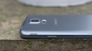 Test du Samsung Galaxy S5 Neo : Bord droit