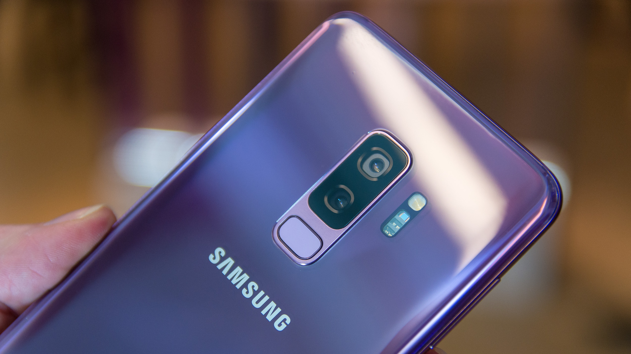 Samsung Galaxy S9 Plus 리뷰: 사소한 결함이 있는 훌륭한 전화기