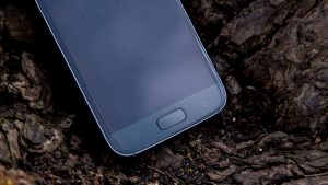 Recenzie Samsung Galaxy S7: jumătatea inferioară din față